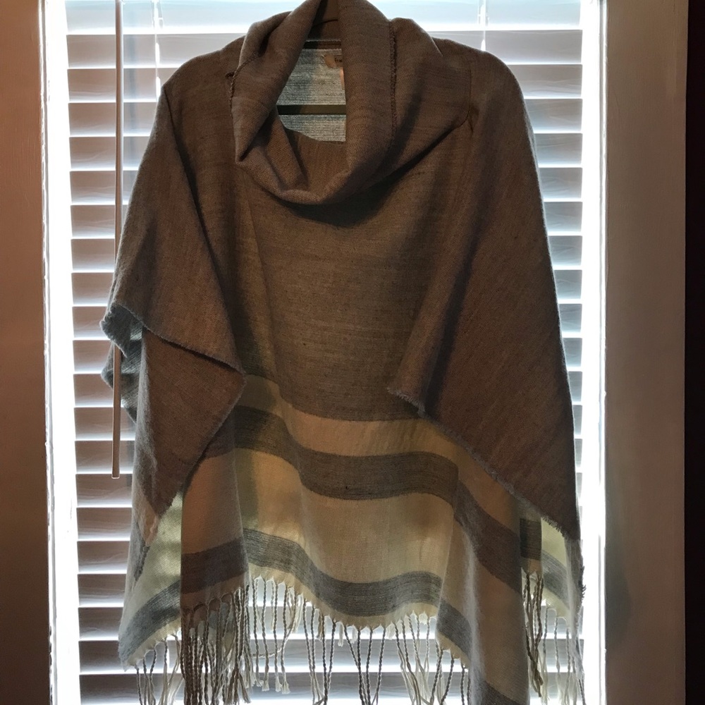 NWT Gray and cream cowl beck wrap